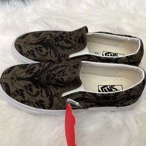 Stylish Sneakers with Brown Soles